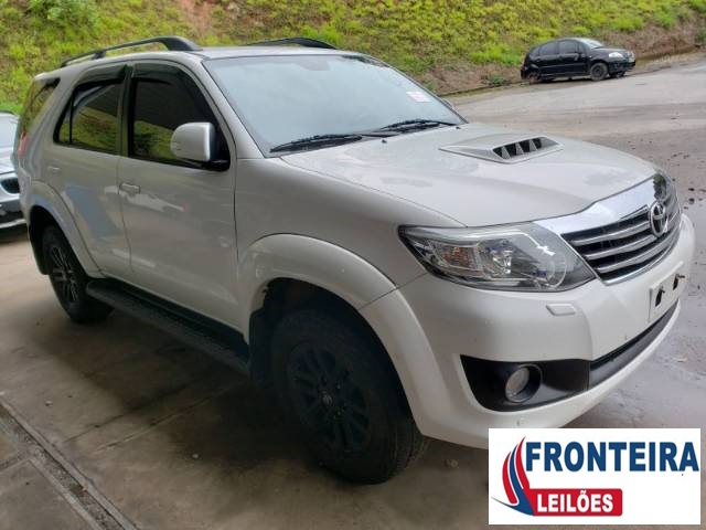 TOYOTA HILUX SW4 2015 