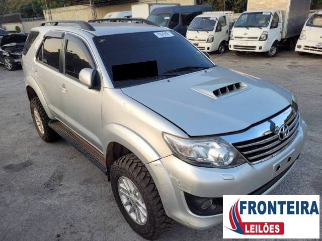 TOYOTA HILUX SW4 2015 