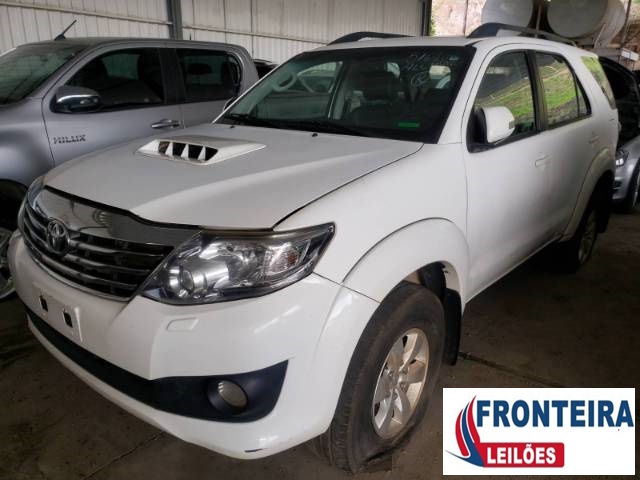 TOYOTA HILUX SW4 2015 